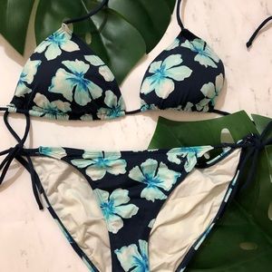 Abercrombie & Fitch Triangle Bikini Top